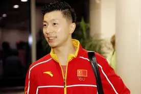 苏州世锦赛夺冠，温润如玉的马龙为何跳上球台庆祝？他说了什么？图片