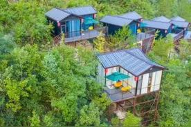 湖北建在悬崖上的酒店，环境优美视野开阔，躺着就能看到星空图片