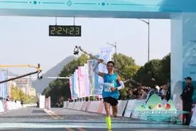 为什么中年人爱跑马拉松？为什么年轻人跑不过中年人？图片