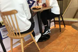 上市公司高管被指性侵养女，揭秘非法“送养”暗黑链条：未出生就被预定，一个孩子几万至十数万不等图片