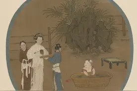 700年前的一幅宫女图，儿童蹲在澡盆前，水里疑似有穿越的西瓜图片