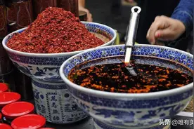 陕西一绝的油泼辣子，你会吗？有了它拌菜，小吃才能做得让人上瘾图片