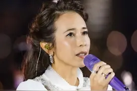 莫文蔚道歉后继续开唱，张学友帮唱引争议，刘德华捧场方式很机智图片