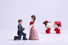 远嫁不幸福吗？小姨子说：我老公家500头牛，3000只羊图片