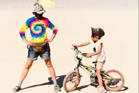 51岁刘若英罕晒母子温馨合照，5岁儿子身高惊人，已到妈妈胸部图片