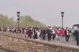 黄山停售后，6万人涌进西湖景区！还有多地景点限流！网友急疯图片