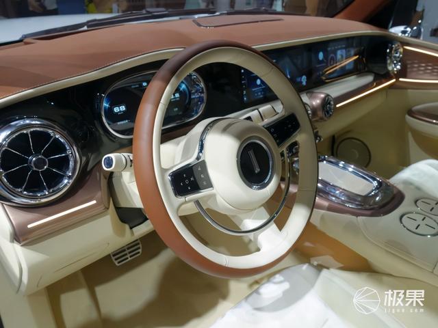 全球经典「老爷车」复活！配3块大屏科技感满满，20多万你买吗？