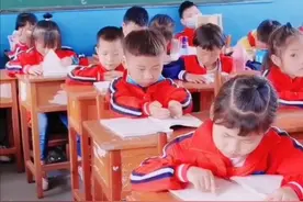 小学生把知识硬装进脑子的方法走红网络，笑翻众网友：是在下输了图片