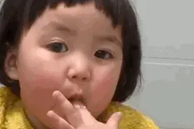 萌娃的人生第一次，盘点那些爆笑的翻车名场面，哈哈哈哈哈图片