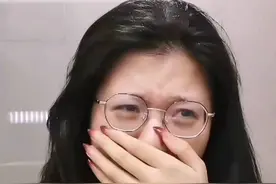 博主凌晨被男子夜闯酒店，出言骚扰行为诡异，监控曝光令人恶寒图片