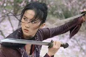 花木兰从军10年，跟男子同吃同住，真的没人发现她是女儿身吗？图片