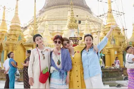 大S《我们是真正的朋友》中造型，草莓包少女耳环，把风头都抢了图片