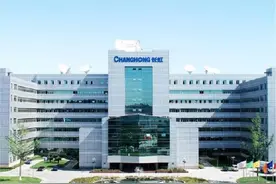 一中国家电巨头长虹跌落神坛，被美国人拖欠44亿，如今靠卖楼自保图片