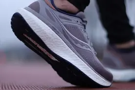 都是顶级缓震，实测40公里后，索康尼和亚瑟士差距到底有多大？图片