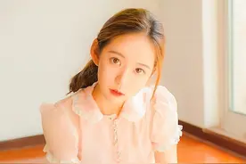 比基尼美女Winnie林中唯美写真图片