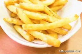 炸薯条时，土豆最忌焯水后就炸！大厨教您一妙招，薯条香脆不发软图片