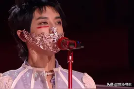 华晨宇跨年演唱会用三个成语总结：万丈光芒、春暖花开和愿望成真图片