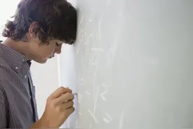 你从什么时候发现一个人极度自卑的？图片