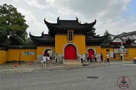 武汉藏有500罗汉的寺院，很多香客到这抢头香，旅游朝拜两不误图片