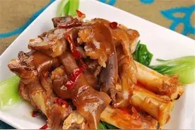 香辣羊蹄（北京圣茵美食广场特色菜品）图片