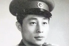 八一厂男星李炎，曾因不好看而自卑，后却成了银幕“高干专业户”图片