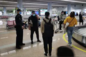 女孩听信营销号来京追星：“去找我男朋友了”图片