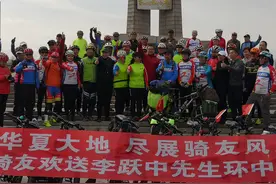 “一代骑神”唐山出发 再次骑行中国图片