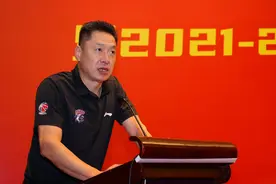 上海男篮正式出征，超级外援就位，豪华阵容出炉，李春江踌躇满志图片