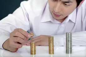 手上有5万闲钱，是放在银行存定期好，还是放余额宝里好？图片