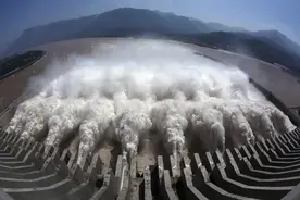 崩了！放水币里拉，汇率一度跌破八图片