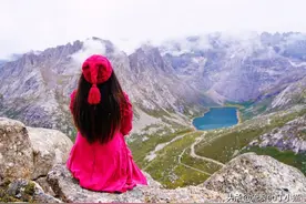 阿坝州以北的小众秘境：莲宝叶则，恍若误入仙魔世界般，美艳至极图片