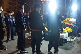 建阳开展嘉禾北路夜市摊点宣传整治行动图片