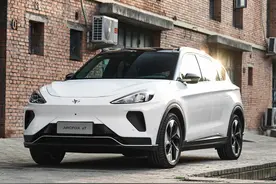 653km长续航、快充半小时的SUV，好看又好开，带你看极狐阿尔法T图片