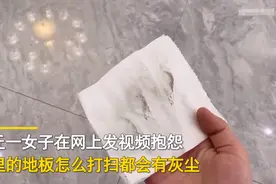 河南一女子嫌太阳太大，怕车里的摆件被晒化，竟把汽车开进了客厅图片