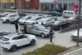 周立波回上海过年！乘坐豪车迈巴赫，派头十足图片