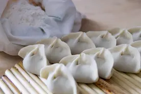 保存饺子，不要包好直接放冰箱，教您一招，饺子放一个月都新鲜图片