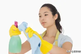 保姆式有偿陪伴雇主很满意，保姆却说：工资八千块，这钱不好挣图片