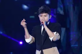 38岁张杰入职上海大学，献唱《少年中国说》，开学典礼变演唱会图片