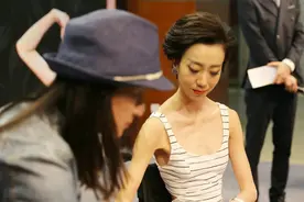 张艺谋钦点的舞蹈家，却在奥运彩排中失去双腿，终身和轮椅为伴图片