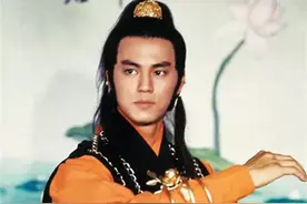 狄龙孙女6岁生日，大口咬蛋糕模样太可爱，一家四口同框画面温馨图片