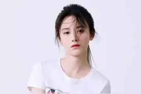 鞠婧祎演技爆棚，擦拭眼泪姿势太美，一般女生学不来！图片