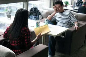 婚后3个月妻子没来例假，误以为怀孕，带她去检查，丈夫心都碎了图片