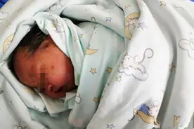 和平医院助二胎妈妈顺产9斤臀位宝宝图片