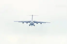 俄网友拍下中国运20空降莫斯科场面：高端大气上档次视频封面