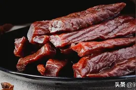 牛肉干抽检报告：菌落总数超标占不合格七成；金角、牛浪汉、可可西里等“上榜”图片