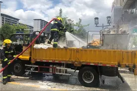刚刚！贵阳观山湖区一车辆自燃，车上还有6个煤气罐图片
