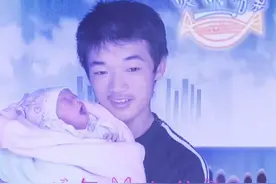爸爸长了张“娃娃脸”，女儿吐槽：10年前我们像兄妹，现在像情侣图片
