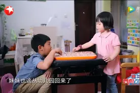 二胎兄妹常吵架，父亲一气之下将阁楼改两房，一人一间。图片