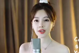 主播大秀香肩装，腐团儿坐稳二次元一姐，冯提莫气质更好图片