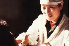 猫耳洞巡诊，战士不让看烂裆，当妈的王晓华：我是你大姐，怕什么图片